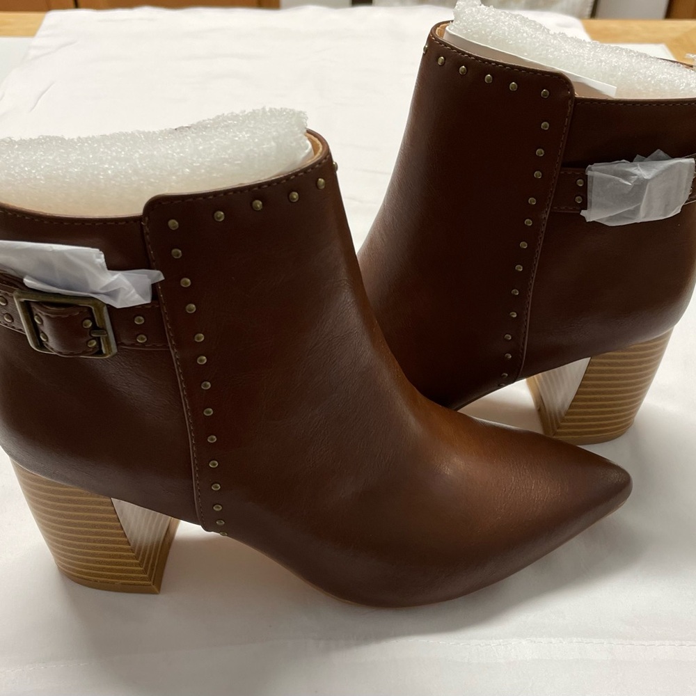 Sleek Brown Leather Ankle Boots with Gold Accents - Picture 3 of 6